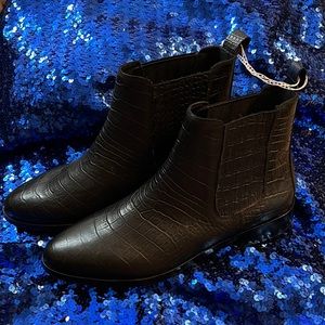 Brand new never worn Croc print Vince Camuto genuine leather bootie